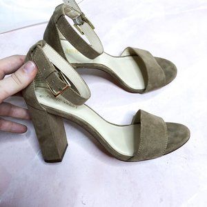 3/$30 Nine West Tan Ankle Strap Sandals